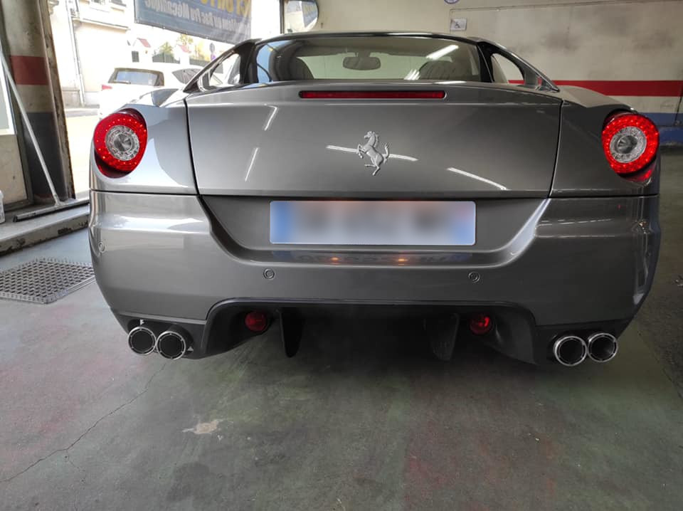 Ferrari 599 Vue arrière contrôlée au 