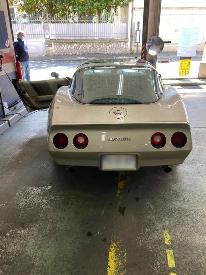 Corvette C3 Vue arrière contrôlée au Votre centre de contrôle technique automobile, camping cars et utilitaires jusqu'à 3.5 T situé dans le centre d'Angers rue Volney. Déposez votre véhicule dans notre parking couvert, rencontrez nos 4 contrôleurs souriants qui vous accueillent depuis plus de dix ans avec ou sans rendez-vous.