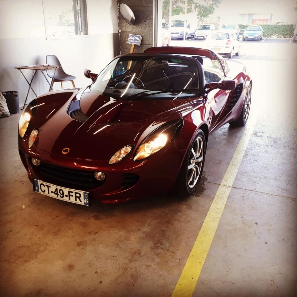 Lotus Elise Vue face contrôlée au Votre centre de contrôle technique automobile, camping cars et utilitaires jusqu'à 3.5 T situé dans le centre d'Angers rue Volney. Déposez votre véhicule dans notre parking couvert, rencontrez nos 4 contrôleurs souriants qui vous accueillent depuis plus de dix ans avec ou sans rendez-vous.