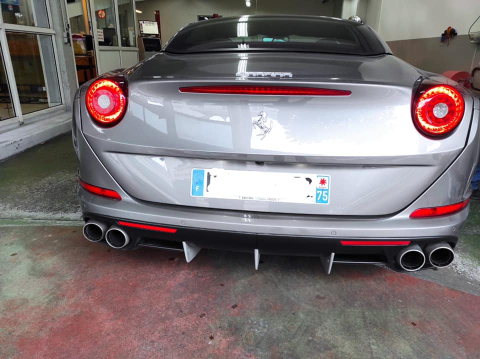 Ferrari California 2015 Vue arrière contrôlée au Votre centre de contrôle technique automobile, camping cars et utilitaires jusqu'à 3.5 T situé dans le centre d'Angers rue Volney. Déposez votre véhicule dans notre parking couvert, rencontrez nos 4 contrôleurs souriants qui vous accueillent depuis plus de dix ans avec ou sans rendez-vous.