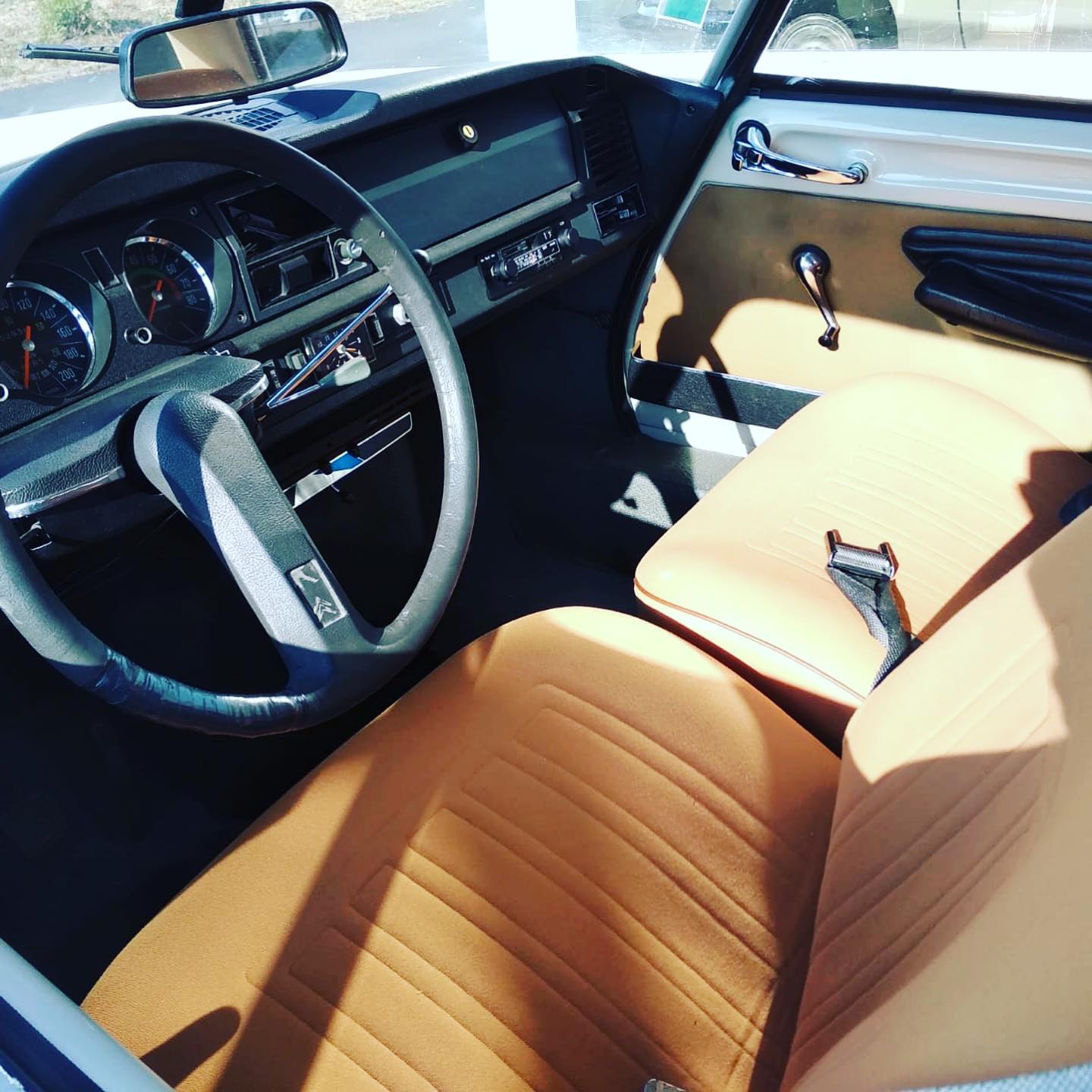 Citroëne DS 1972 Vue intérieur avant contrôlée au 