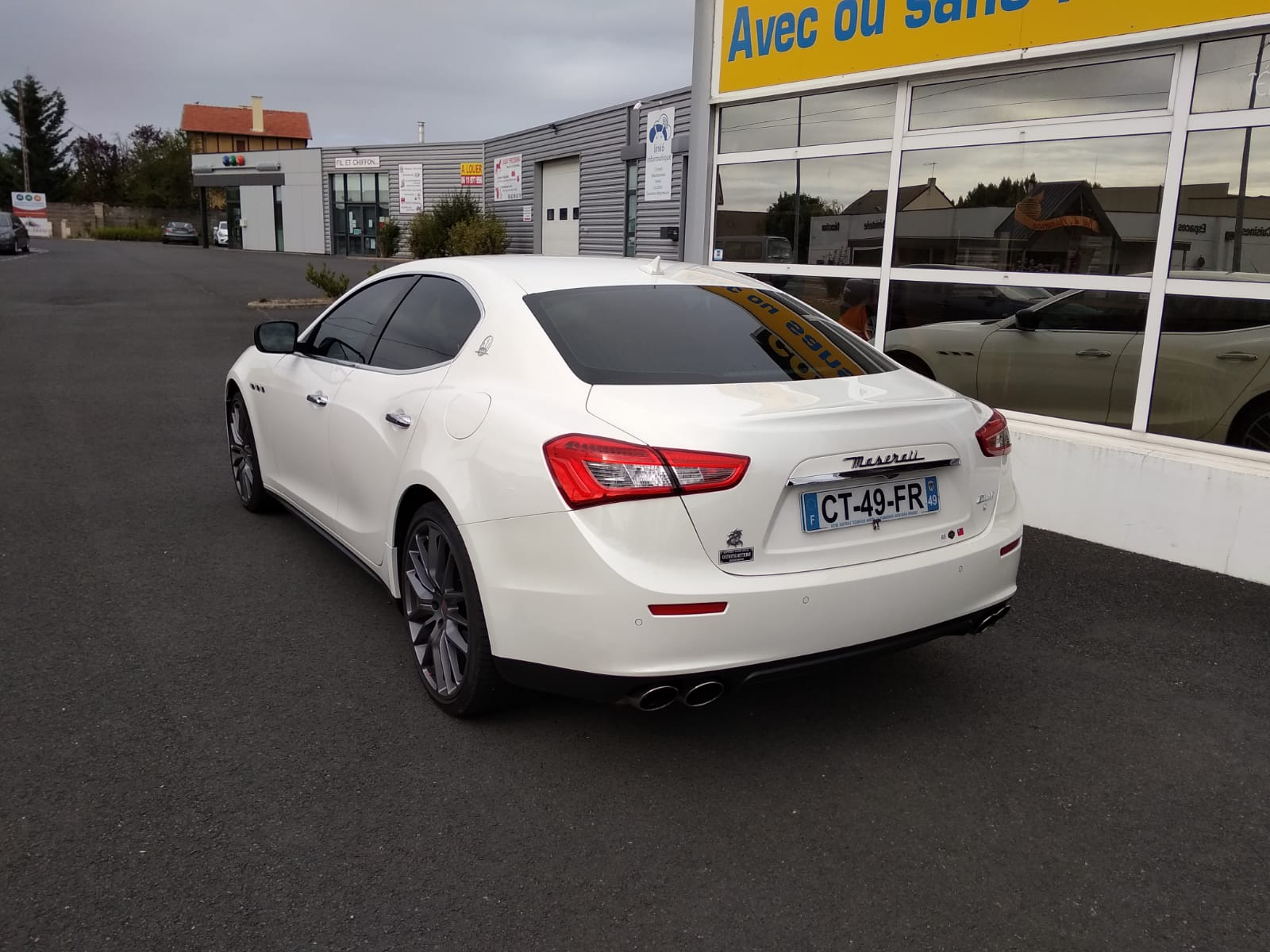 Maserati Ghibli S Vue arrière contrôlée au 