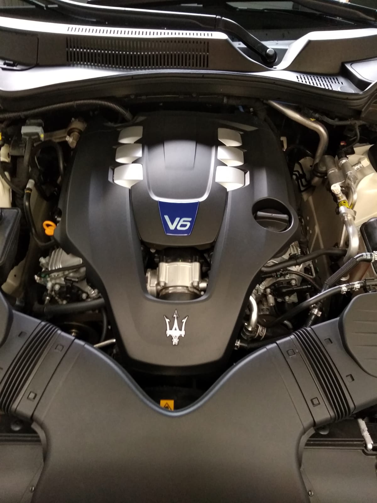 Maserati Ghibli S Vue moteur contrôlée au 