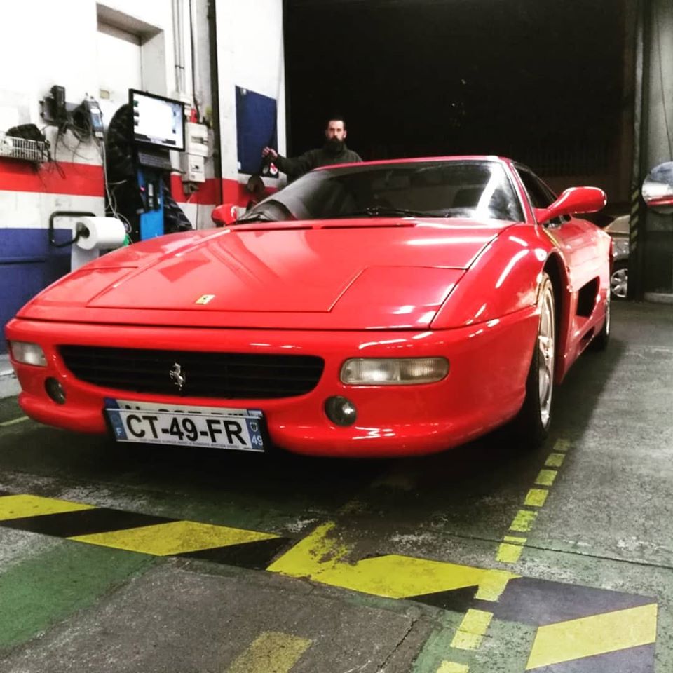 Fancar CT49 :  Ferrari F355 GTS au contrôle technique d'ANGERS ZA le Tranchet à La Pommeraye.