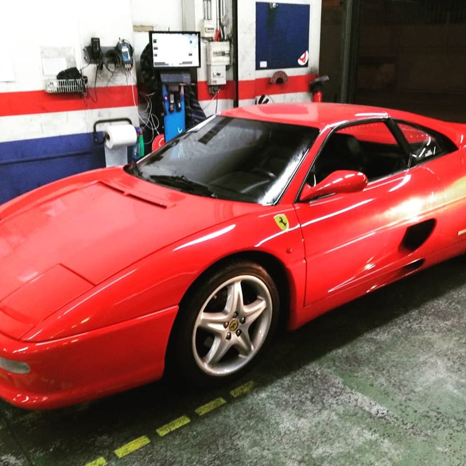 Ferrari F355 GTS  Vue profil contrôlée au Votre centre de contrôle technique automobile, camping cars et utilitaires jusqu'à 3.5 T situé dans le centre d'Angers rue Volney. Déposez votre véhicule dans notre parking couvert, rencontrez nos 4 contrôleurs souriants qui vous accueillent depuis plus de dix ans avec ou sans rendez-vous.