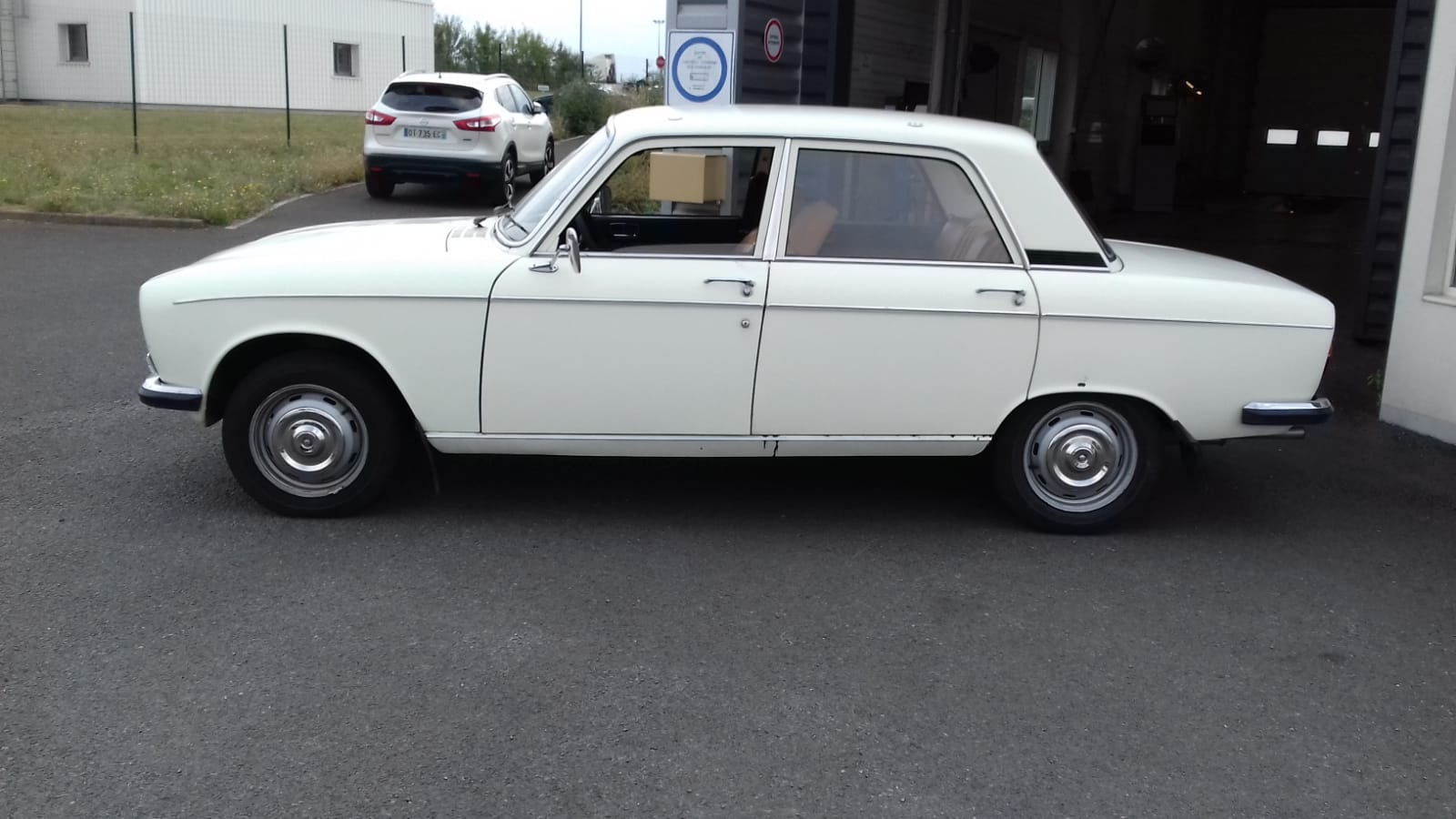 Peugeot 304 de 1976 Vue profil contrôlée au 