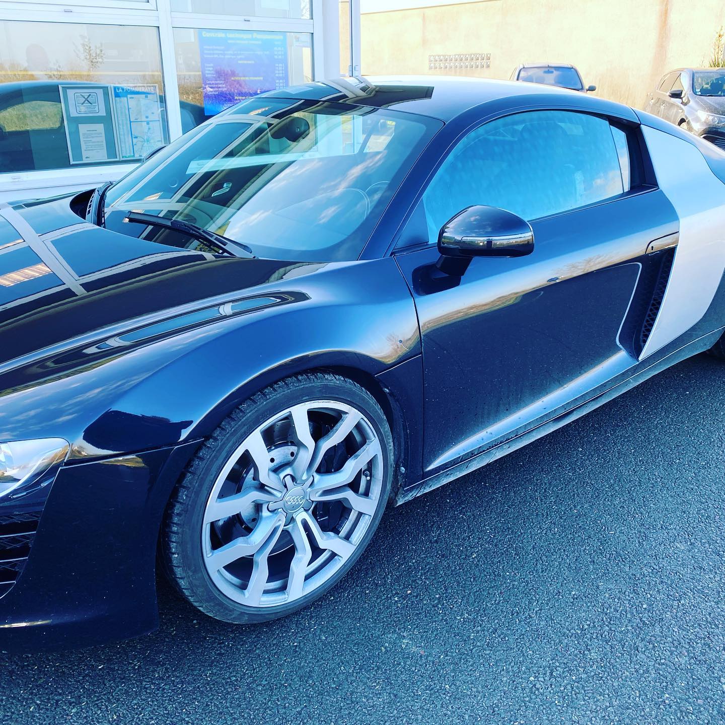 Audi R8 Type 42 Vue rapprochée contrôlée au 