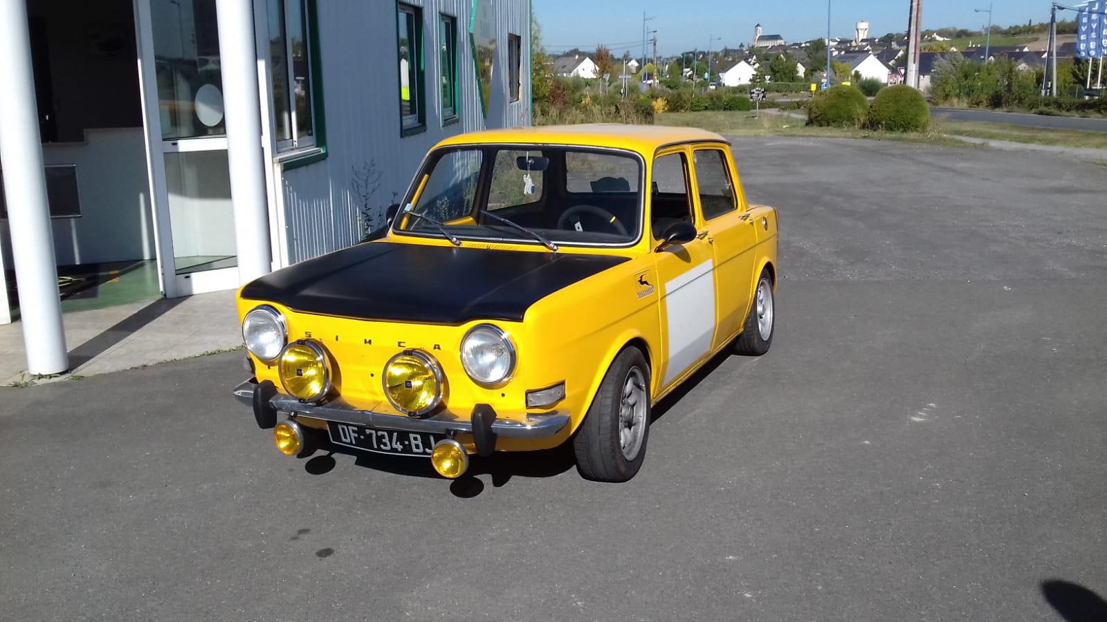 Simca 1000 Vue face contrôlée au 