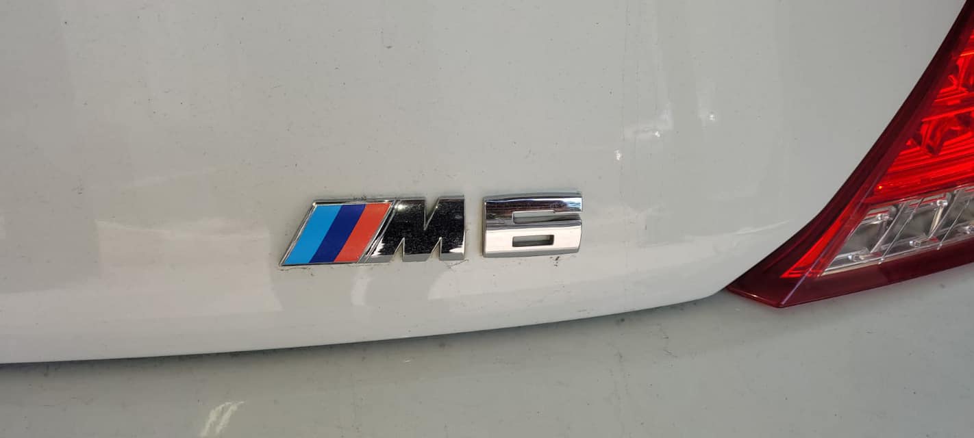 BMW cabriolet M6 V10 Vue Logo contrôlée au Votre centre de contrôle technique automobile, camping cars et utilitaires jusqu'à 3.5 T situé dans le centre d'Angers rue Volney. Déposez votre véhicule dans notre parking couvert, rencontrez nos 4 contrôleurs souriants qui vous accueillent depuis plus de dix ans avec ou sans rendez-vous.