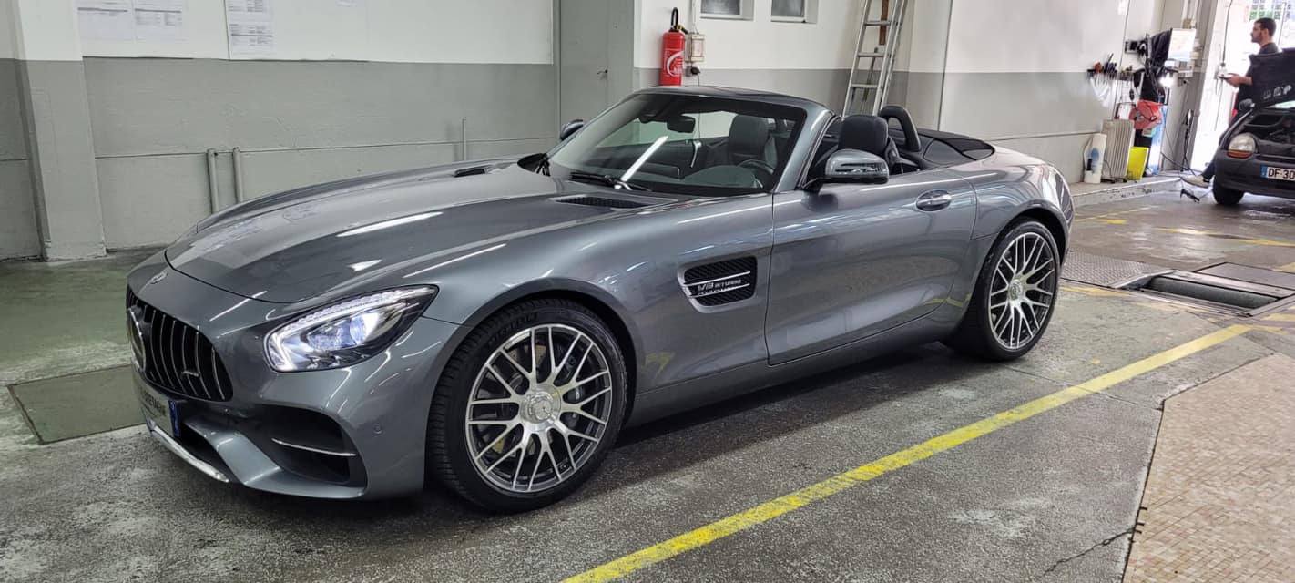 Mercedes AMG GT 2018 Vue avant contrôlée au Votre centre de contrôle technique automobile, camping cars et utilitaires jusqu'à 3.5 T situé dans le centre d'Angers rue Volney. Déposez votre véhicule dans notre parking couvert, rencontrez nos 4 contrôleurs souriants qui vous accueillent depuis plus de dix ans avec ou sans rendez-vous.