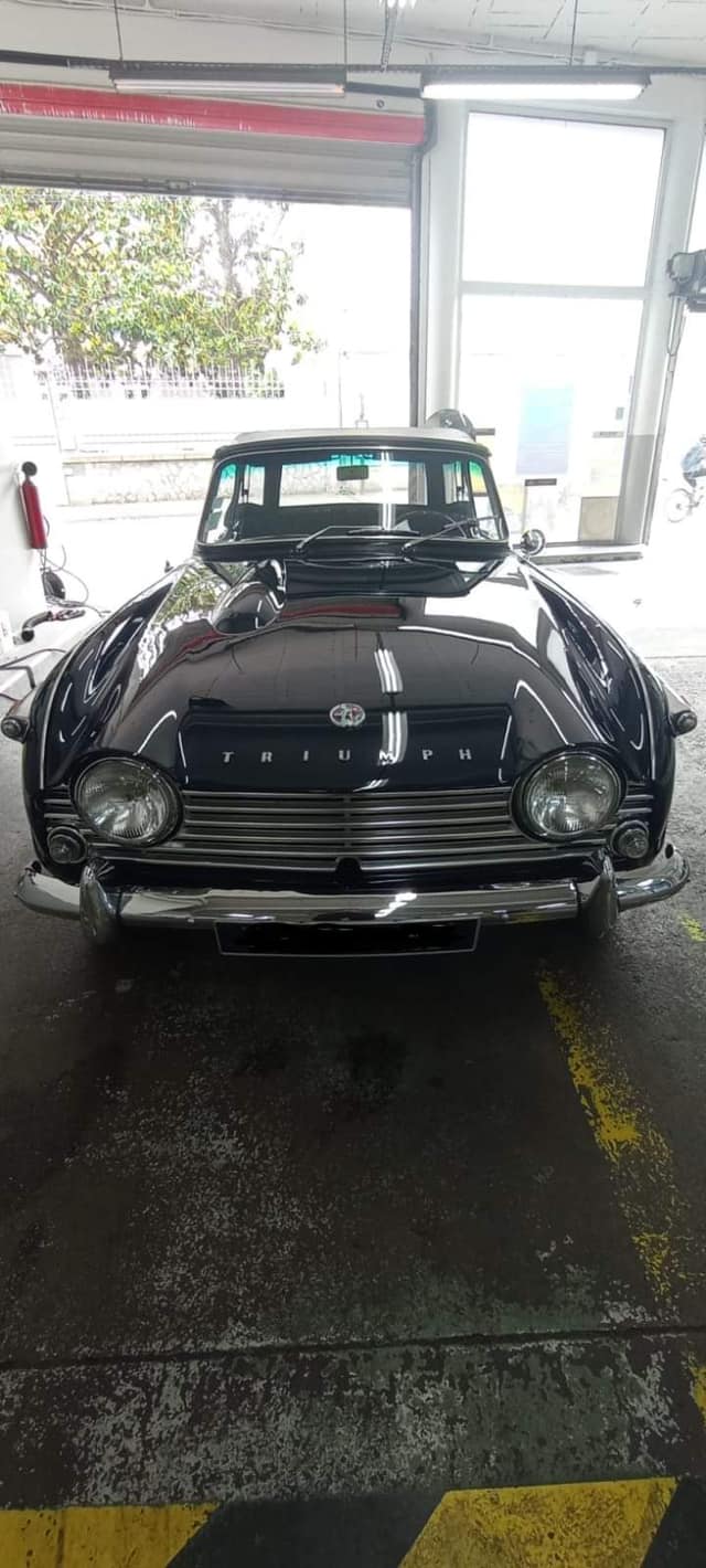 Tr4 1967 Vue avant contrôlée au Votre centre de contrôle technique automobile, camping cars et utilitaires jusqu'à 3.5 T situé dans le centre d'Angers rue Volney. Déposez votre véhicule dans notre parking couvert, rencontrez nos 4 contrôleurs souriants qui vous accueillent depuis plus de dix ans avec ou sans rendez-vous.